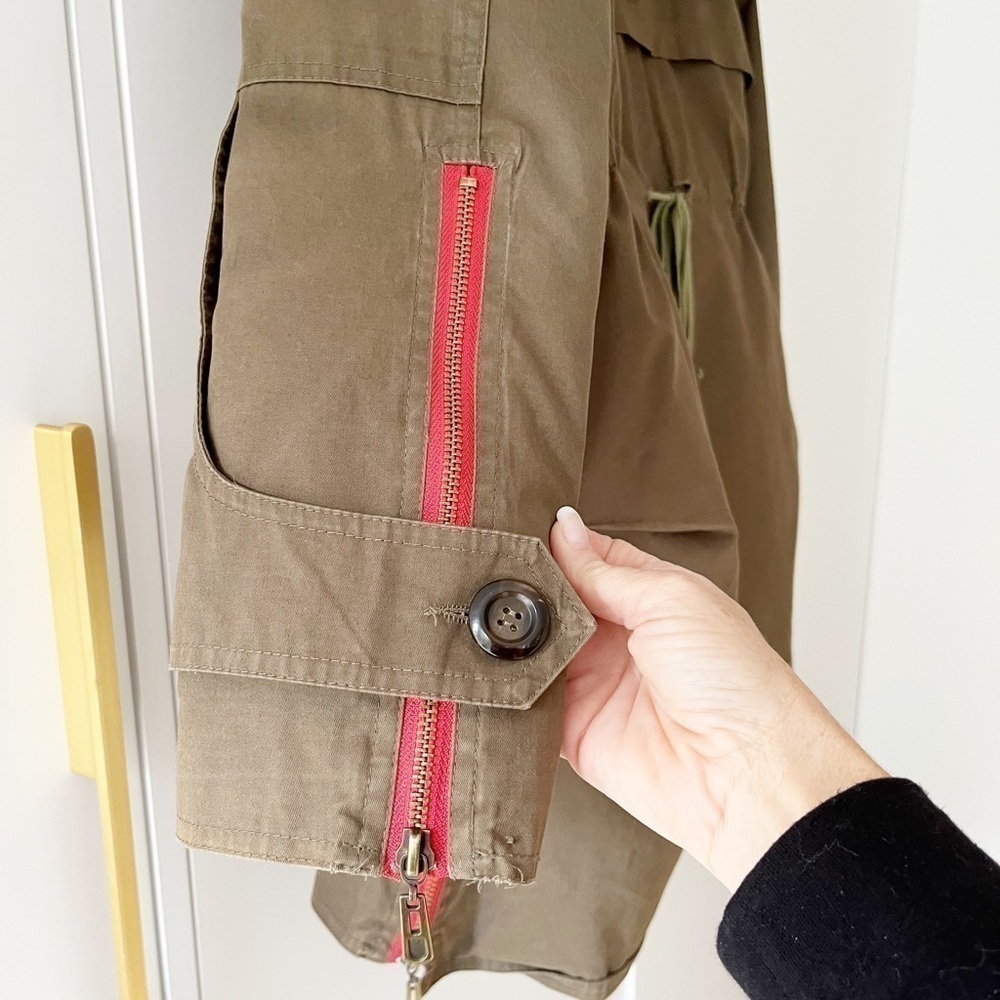 STUNNING parka with fur collar and contrasting zippers - Picture 9 of 13